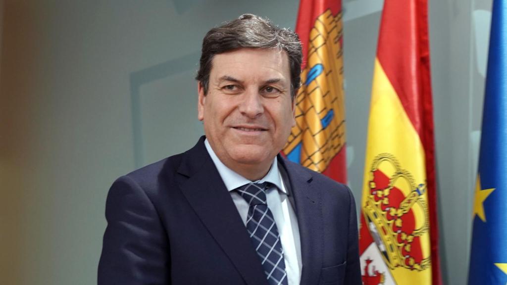 El consejero de Economía y Hacienda y portavoz, Carlos Fernández Carriedo, comparece en rueda de prensa posterior al Consejo de Gobierno.