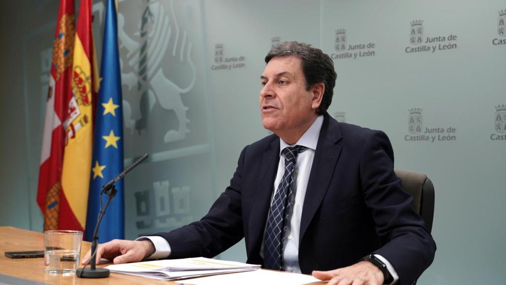 El consejero de Economía y Hacienda y portavoz, Carlos Fernández Carriedo, comparece en rueda de prensa posterior al Consejo de Gobierno.