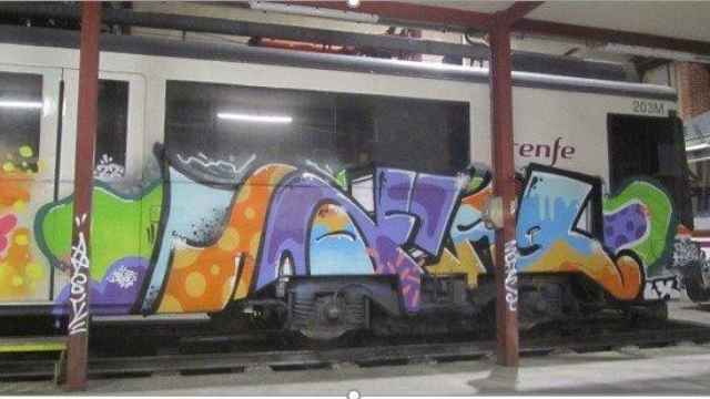 Uno de los grafitis con la firma de 'Mofas' en un tren estacionado en Miranda de Ebro