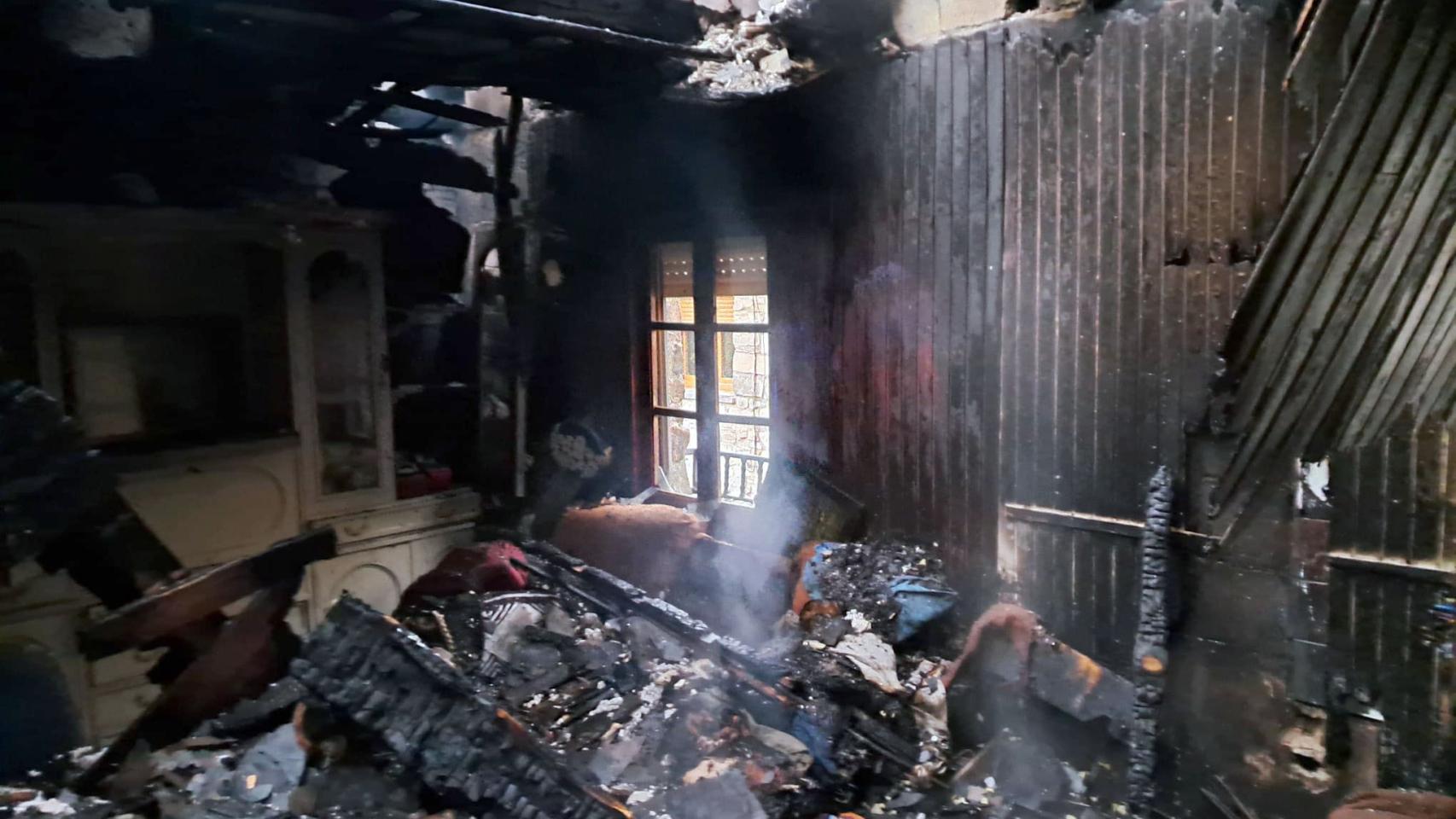Casa incendiada en la localidad leonesa de Valseco