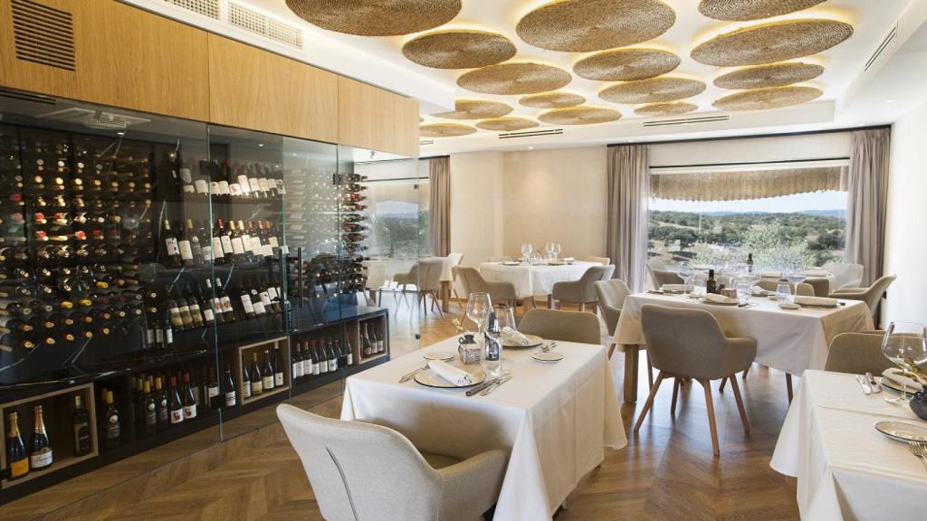 El restaurante asador de Hábitat Cigüeña Negra