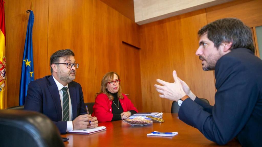 Reunión del consejero de Educación y Cultura de Castilla-La Mancha, Amador Pastor, con el ministro de Cultura, Ernest Urtasun, este miércoles en Toledo