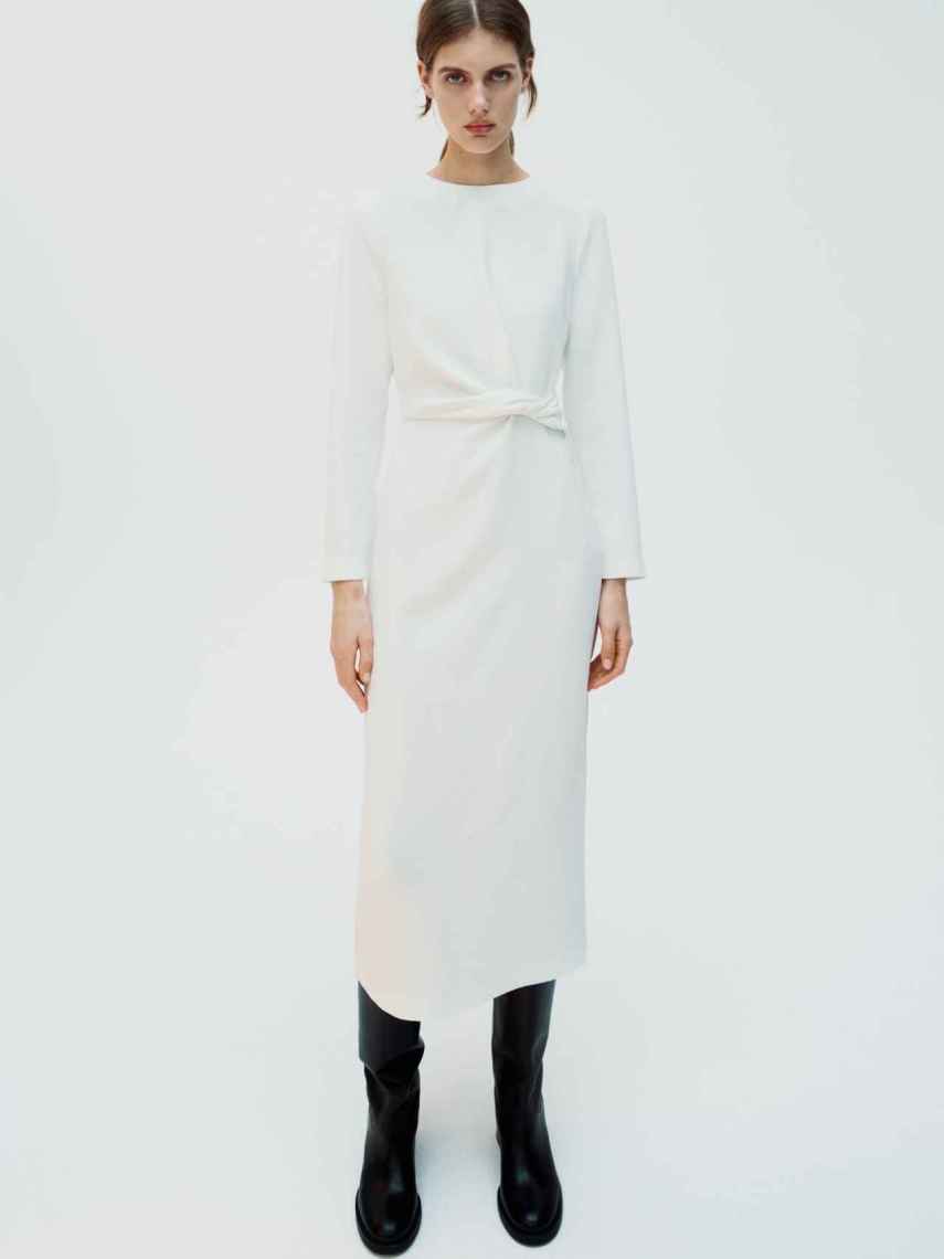Vestido midi de Zara.