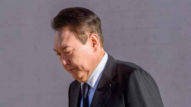El presidente surcoreano, Yoon Suk-yeol, en una visita a un memorial en Seúl en noviembre de 2022.