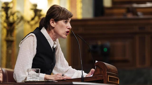 La portavoz de Sumar en el Congreso, Marta Lois, interviene durante una sesión plenaria