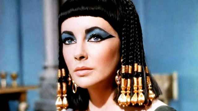 Fotograma de la película 'Cleopatra' protagonizada por Elizabeth Taylor.