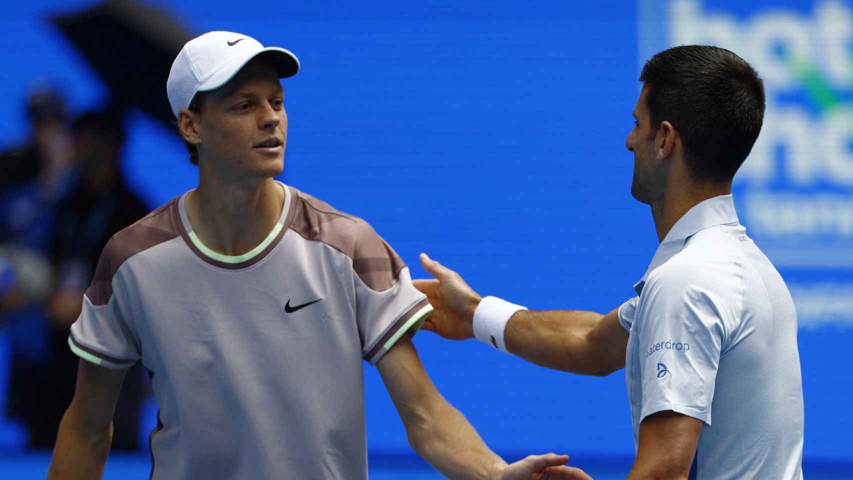 Djokovic felicita a Sinner tras su victoria en el Open de Australia.