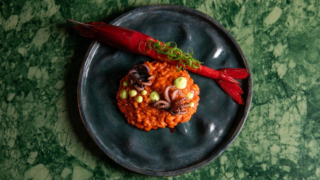 Arroz cremoso de carabineros y pulpitos estofados.