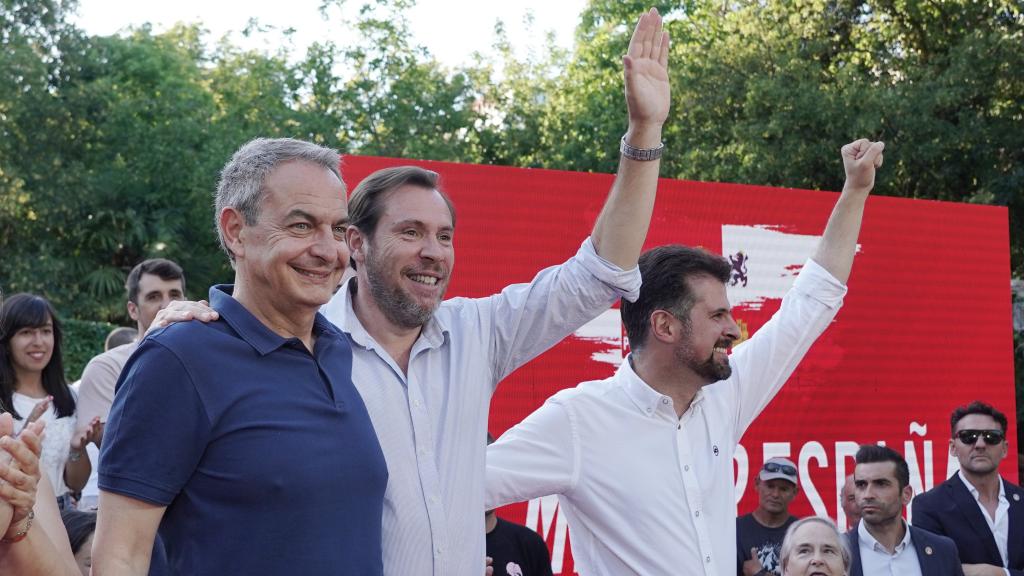 El expresidente del Gobierno José Luis Rodríguez Zapatero, el ministro de Transportes, Óscar Puente, y el secretario general del PSCyL, Luis Tudanca, en una imagen de archivo.