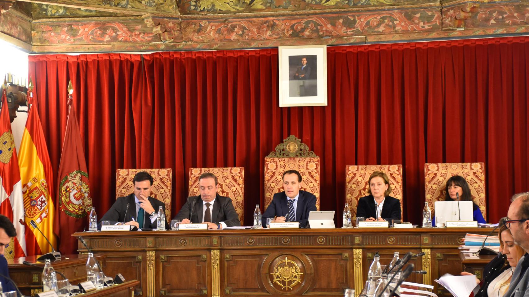 El presidente de la Diputación de Valladolid, Conrado Íscar, presidiendo el pleno del mes de enero