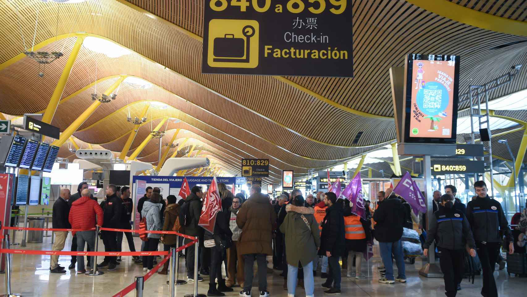 Pasajeros en el aeropuerto Adolfo Suárez Madrid-Barajas