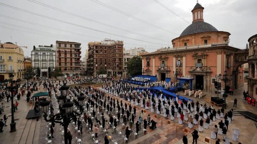 Imagen de la Missa d'Infants que se celebra en la Plaza de la Virgen de Valencia.