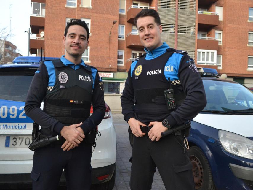El agente Sacristán y el oficial Barbado