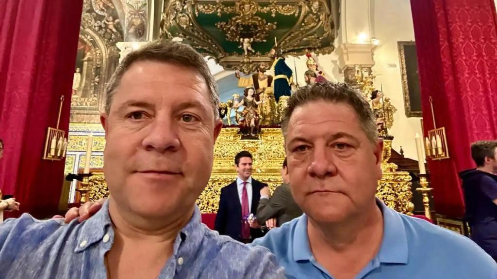 Los hermanos Emiliano y Javier García-Page, gemelos y confidentes.