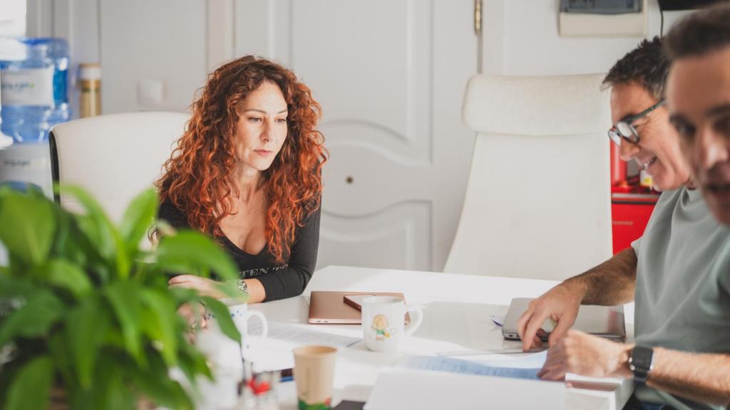 Esther en la sala de guion.