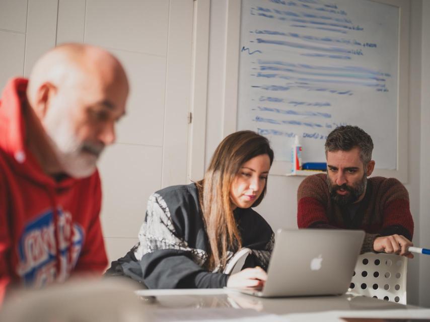 Oliva y Barrocal, guionistas de Berlín, y yo misma.