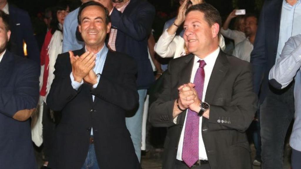 José Bono y Emiliano García-Page tras la victoria electoral de este último en 2019.
