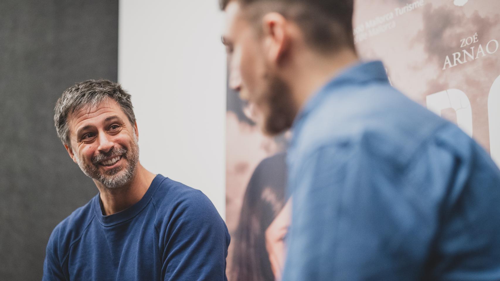 El actor, nominado al Goya como mejor actor secundario, sonríe durante la entrevista.