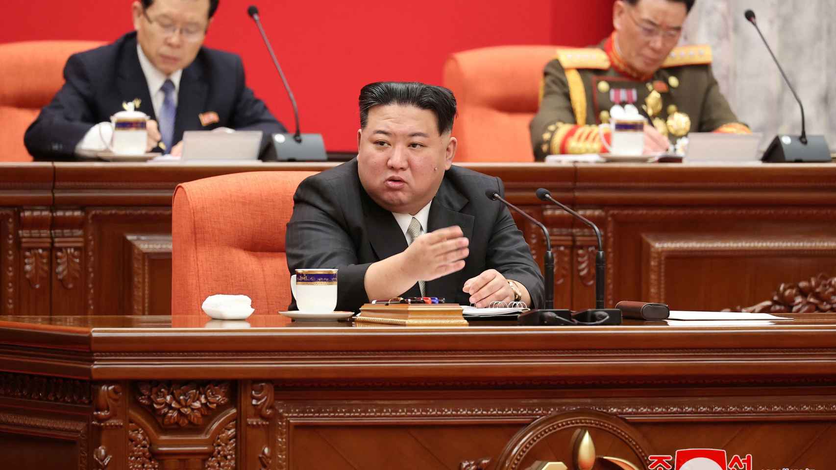 El líder norcoreano Kim Jong Un en la reunión plenaria del Comité Central del Partido de los Trabajadores de Corea, en Pyongyang, en diciembre de 2023.