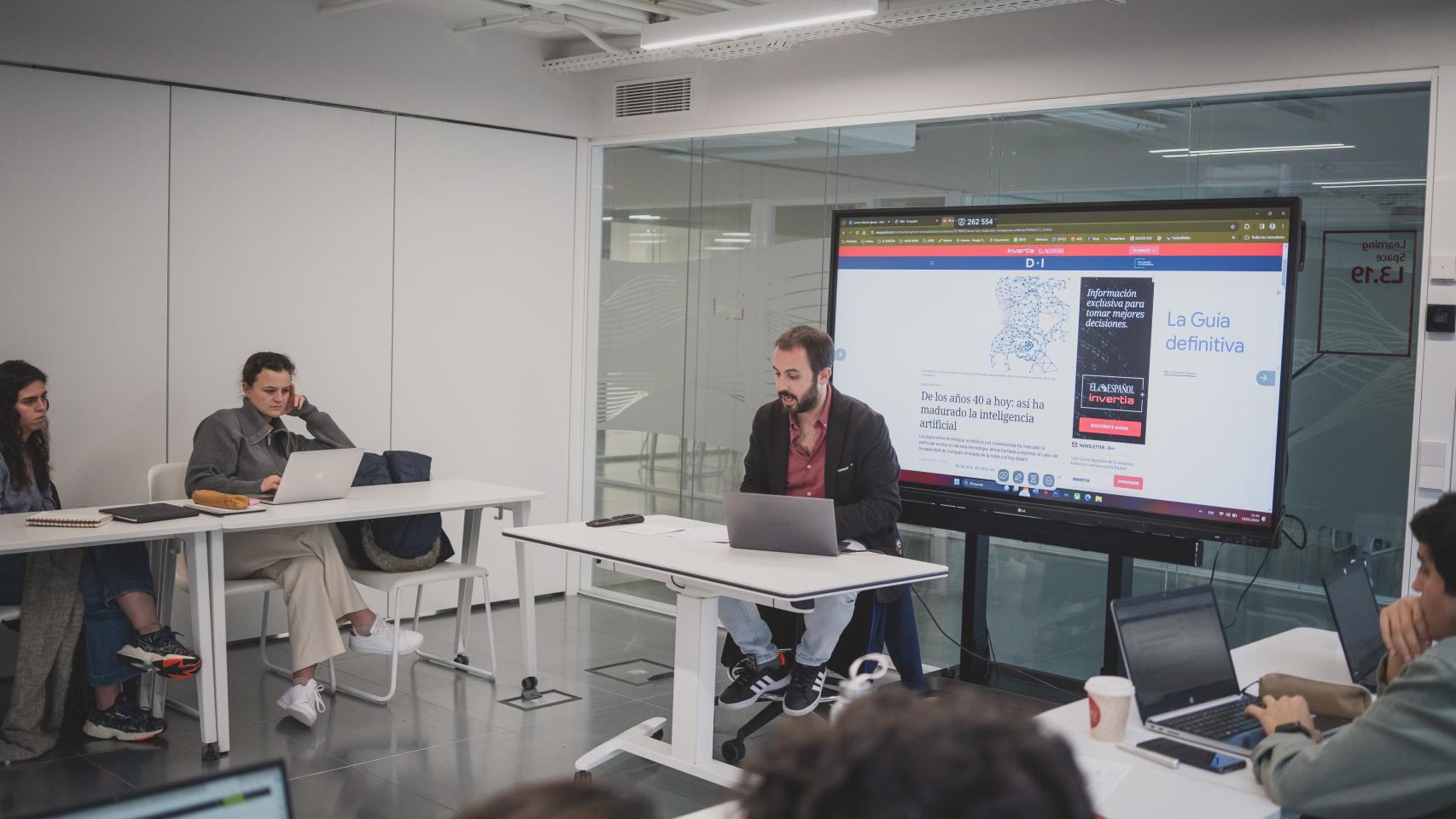 Una de las clases sobre inteligencia artificial del Máster de Periodismo de EL ESPAÑOL - UCJC.