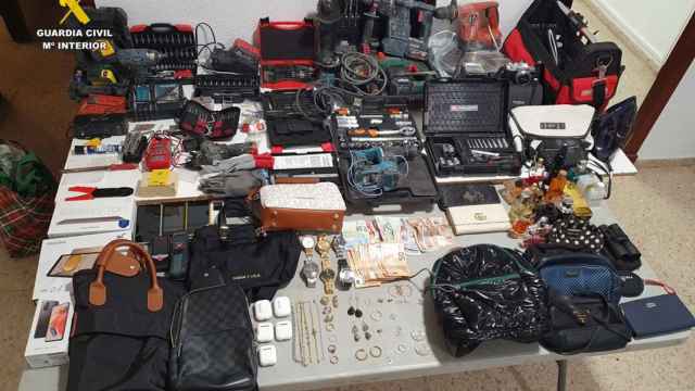 Varios de los objetos robados en viviendas de La Marina Alta y Baja.