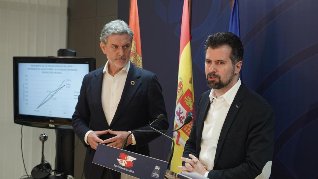 El secretario general del PSCyL, Luis Tudanca, en la rueda de prensa en las Cortes de este viernes.