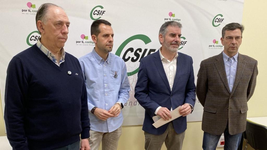 Carlos Alfonso González, responsable del sector provincial de Administración General de la Junta, Rubén Martínez, portavoz del sector de Sanidad, Benjamín Castro, presidente de CSIF en Castilla y León e Hipólito Riesco.