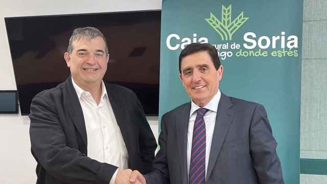 Firma del convenio de colaboración entre Caja Rural de Soria y la Asociación Celtibérica Tierraquemada