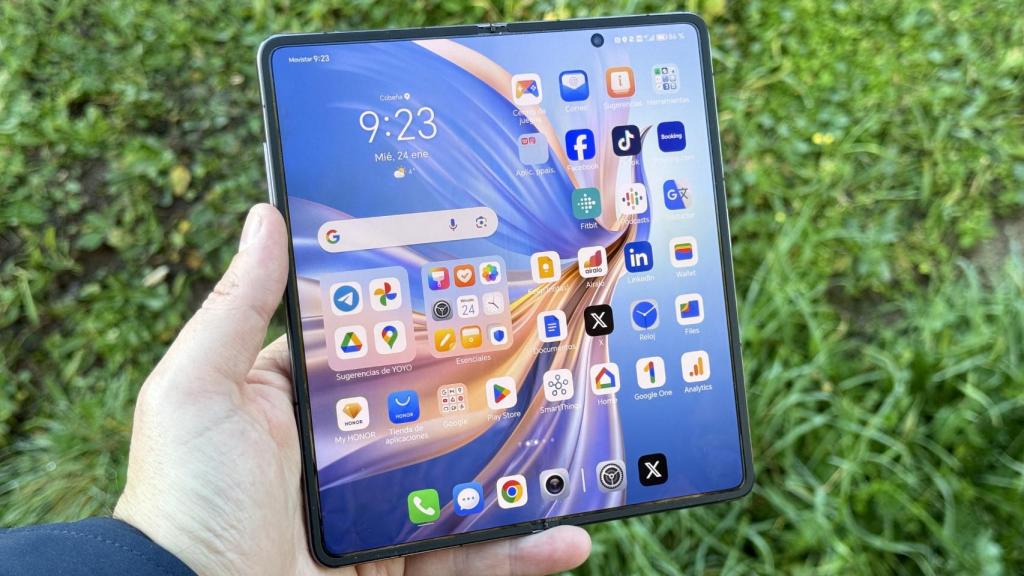 HONOR Magic V2