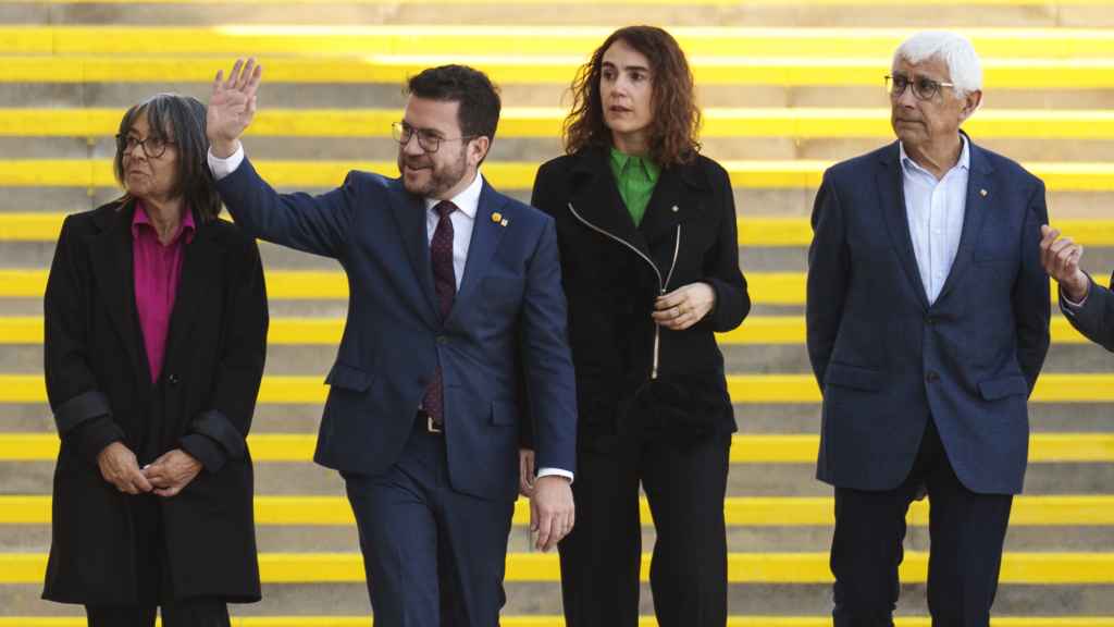 Pere Aragonès, junto a los 'consellers' de Justicia, Gemma Ubasart, y de Salud, Manel Balcells, este viernes en Figueras (Gerona).