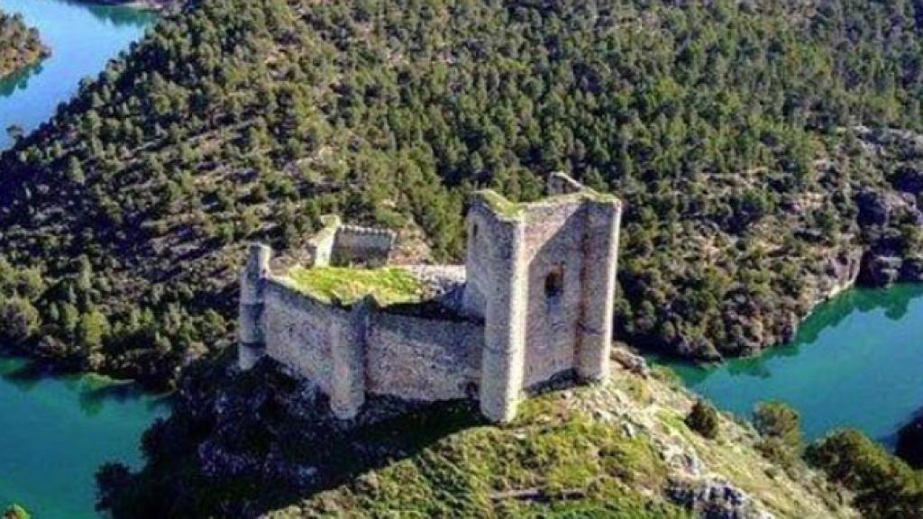 Conoce cuál es el castillo cerca de Madrid rodeado de bosques y con unas vistas panorámicas.