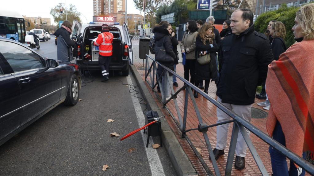 Control con el opacímetro en la plaza Elíptica (Madrid).