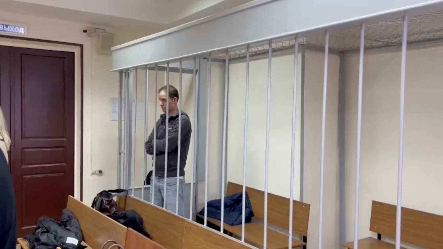 El periodista Evan Gershkovich durante su juicio en Moscú este viernes 26 de enero.