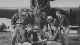 La increíble historia del Bloody Hundredth: los pilotos de la II Guerra Mundial que inspiran 'Los amos del aire'