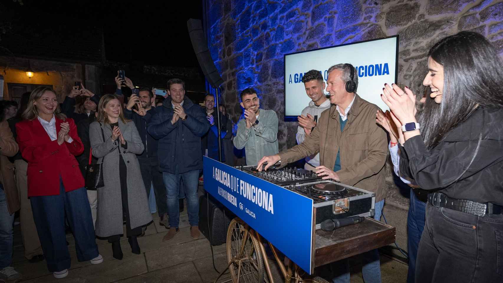 Alfonso Rueda en un acto con las Novas Xeracións del PP en Moraña.