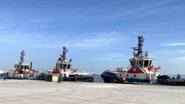 Los tres remolcadores de Boluda en el puerto Abu Qir de Egipto. EE