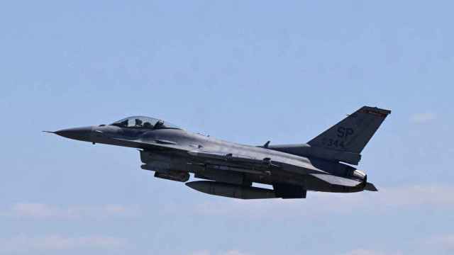 Imagen de archivo de un avión de combate F-16.