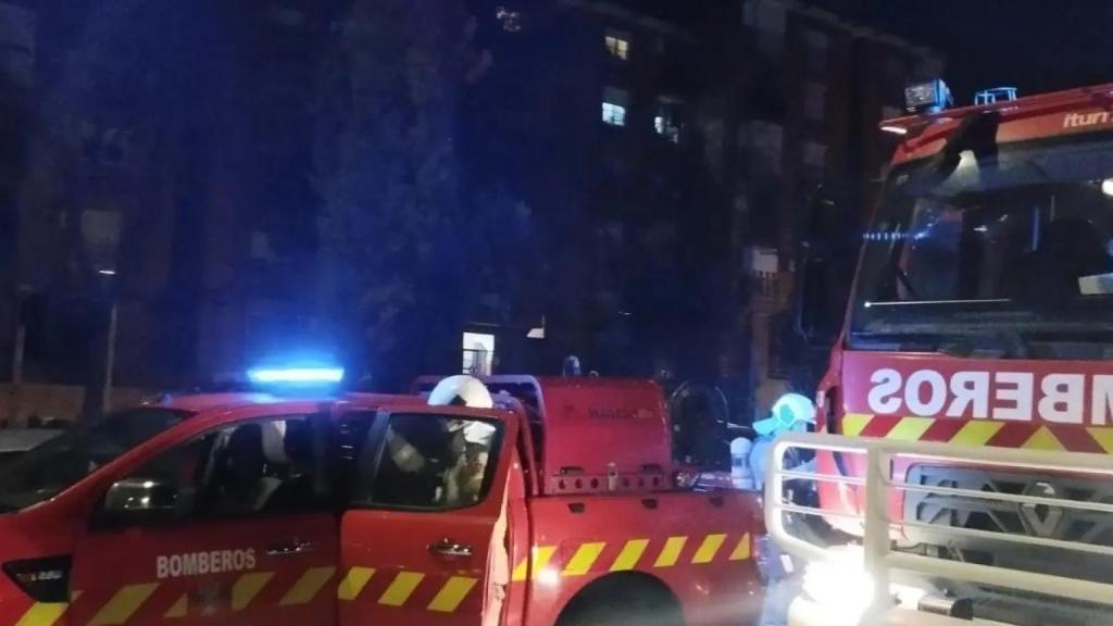Incendio de madrugada en una vivienda del Polígono de Toledo. Foto: Bomberos.
