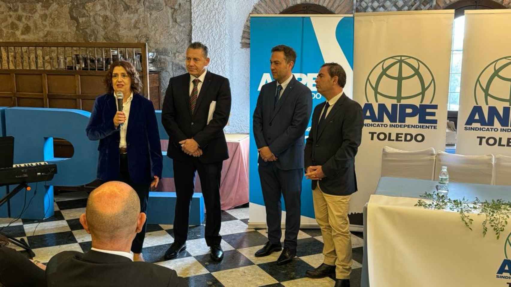 Lidia Yanel agradece el premio de ANPE Toledo.