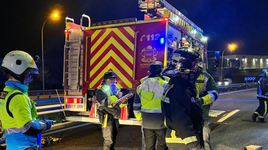 Montaje de la imagen de Óscar Rodríguez, uno de los fallecidos, y el lugar del accidente.