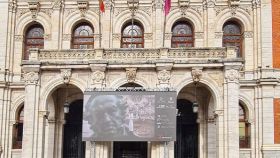 Pantalla gigante instalada en el Ayuntamiento de Valladolid por los Goya