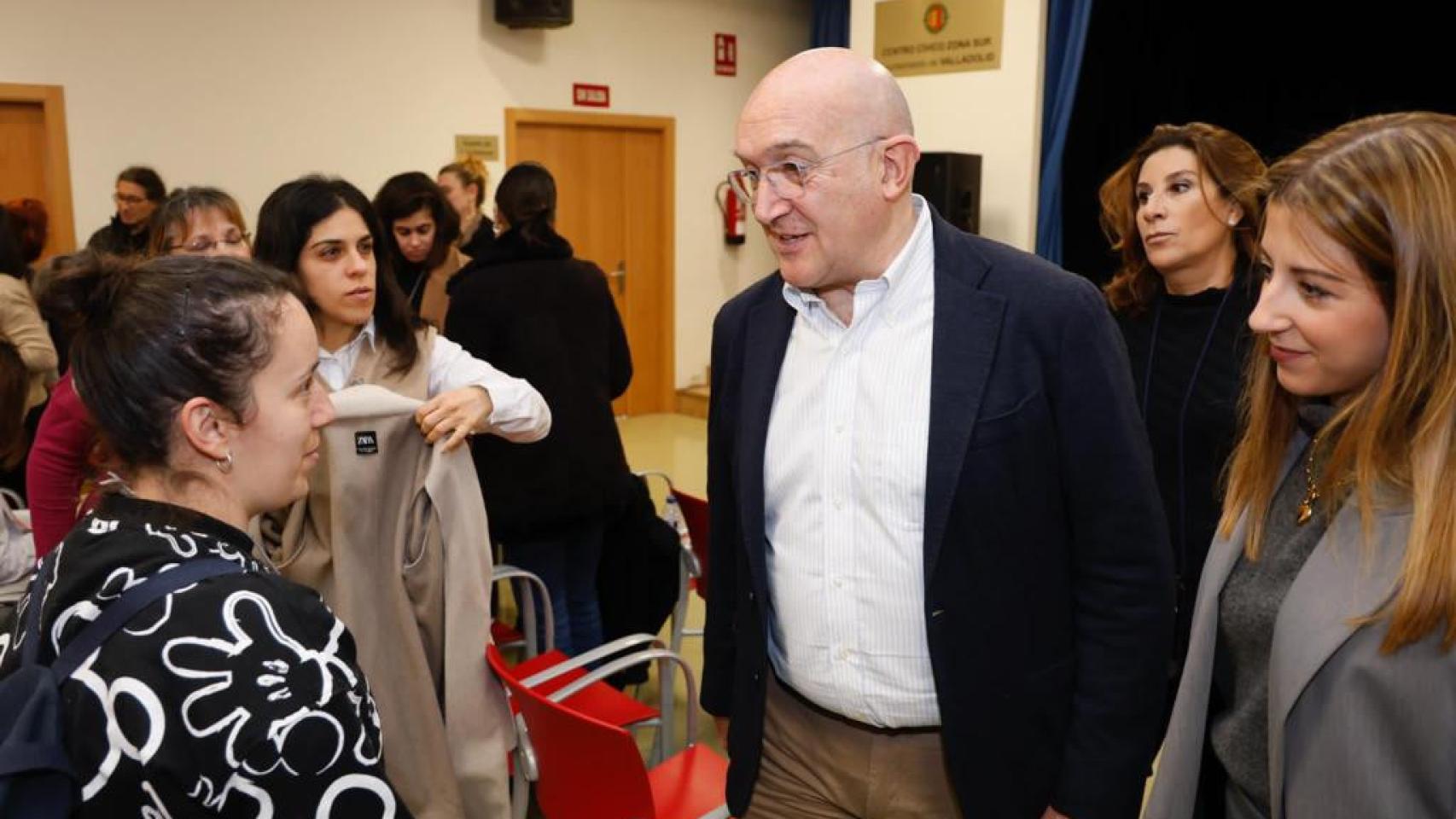 El alcalde de Valladolid, Jesús Julio Carnero, en la Jornada de Atención Temprana organizada por el Ayuntamiento de Valladolid