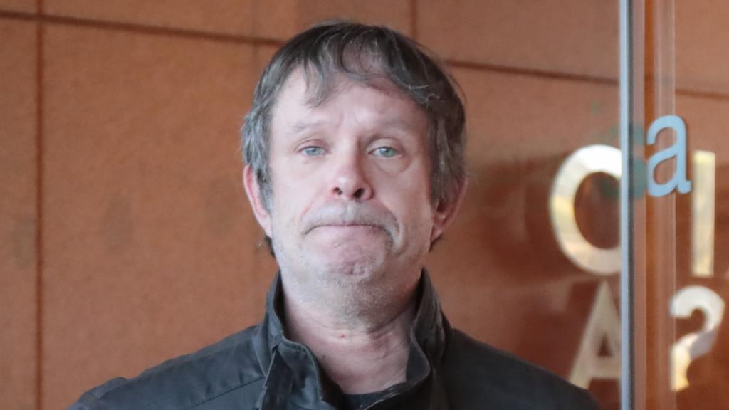 Paco Rodríguez, hijo de Paco Arévalo, el día que se velaron sus restos mortales, en Valencia.