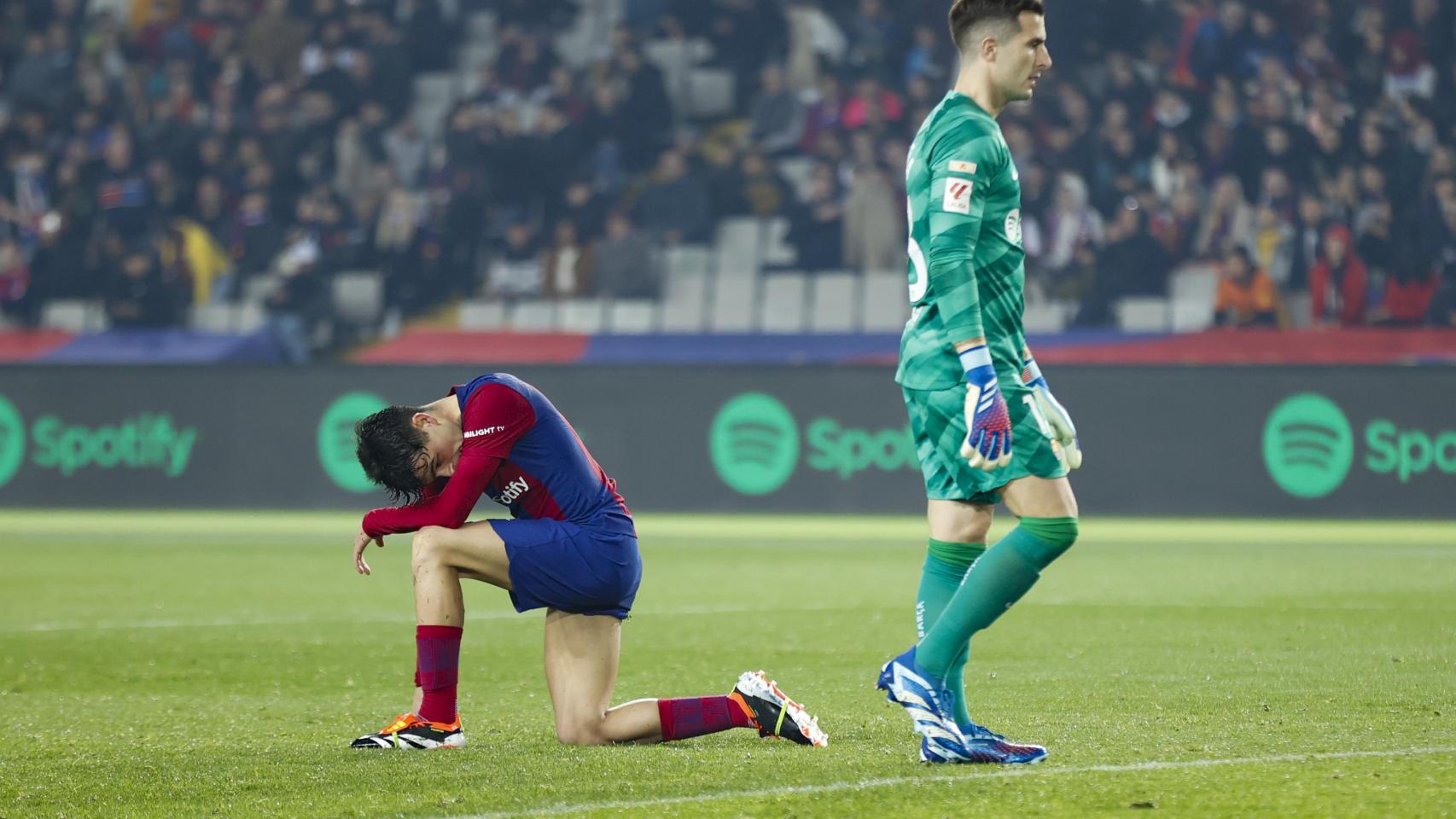 Pedri, cabizbajo tras un gol del Villarreal