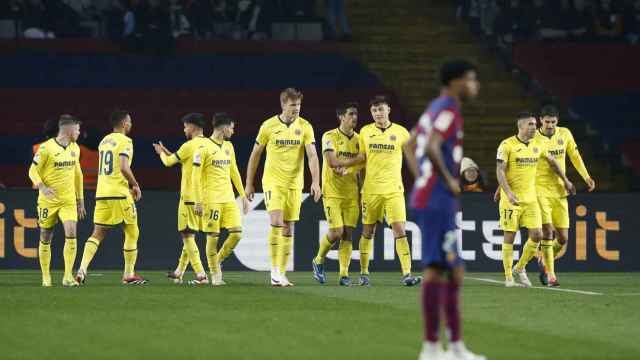 El Villarreal asalta Montjuic en un final agónico y le deja al Barça sin media Liga