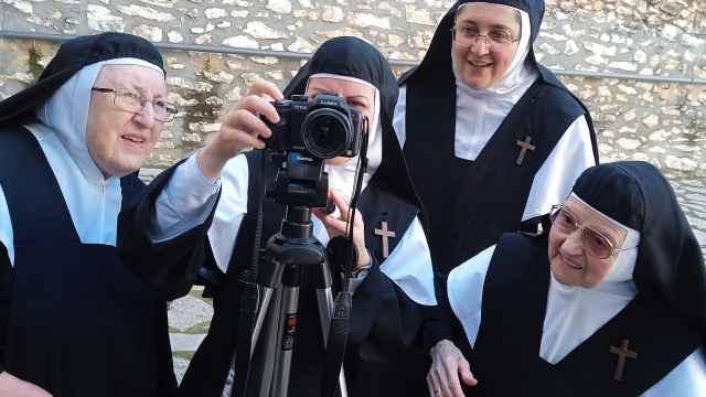 Las monjas de Benigànim mientras graban un vídeo. Agustinas Descalzas