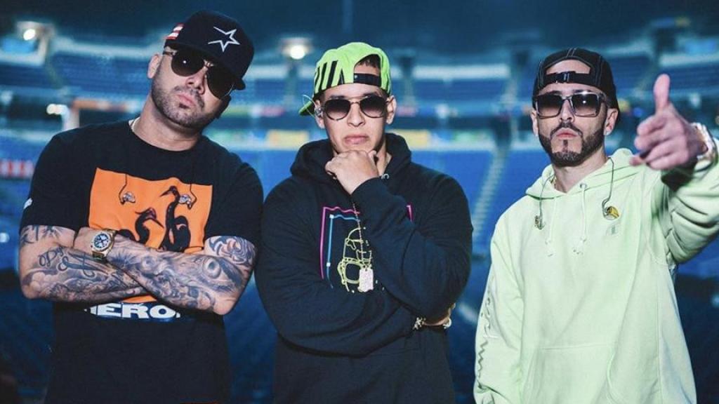 El cantante puertorriqueño Daddy Yankee donde aparece junto a sus compatriotas Wisin y Yandel.