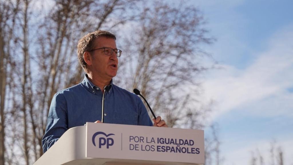Feijóo dirigiéndose a los ciudadanos.