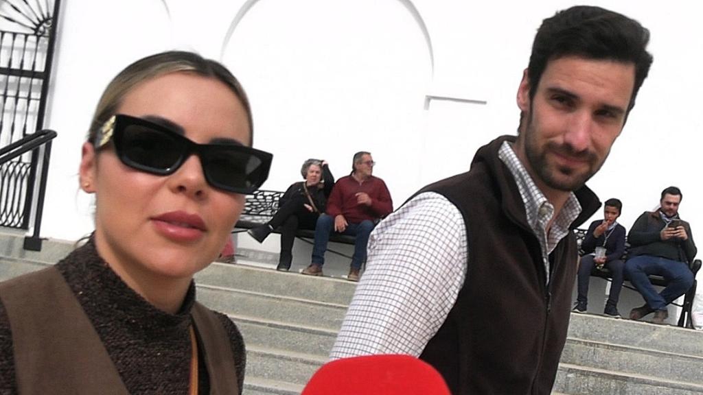 La imagen de Sergio Rico y Alba Silva saliendo del santuario, este domingo, día 28.