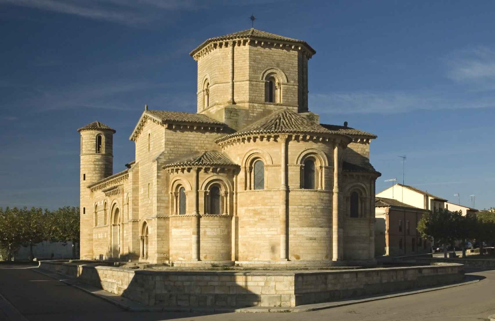 Iglesia del antiguo monasterio de San Martín de Tours en Frómista